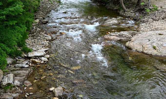 Canton Cabin | Charming and cozy 3-bedroom cabin featuring WiFi,and endless river frontage.