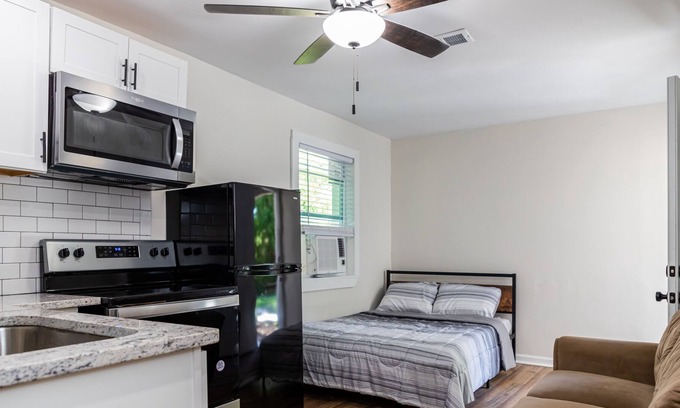 Savannah Apartment | Charming and Cozy Studio Apartment in the Heart of Savannah Perfect for Couples!