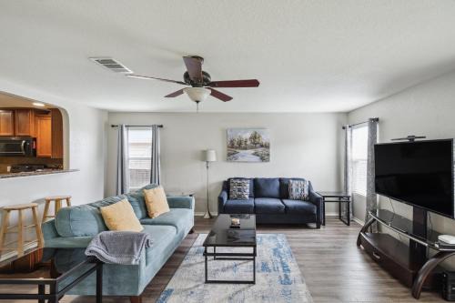 San Antonio House | Charming and Spacious 4BR 2,5 BA Hideaway home