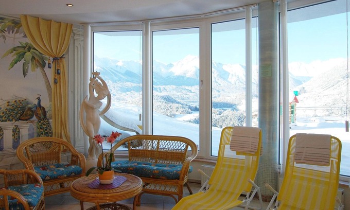 Arzl im Piztal Apartment | Charming Apartment in Arzl im Pitztal with 2 Bubble Baths