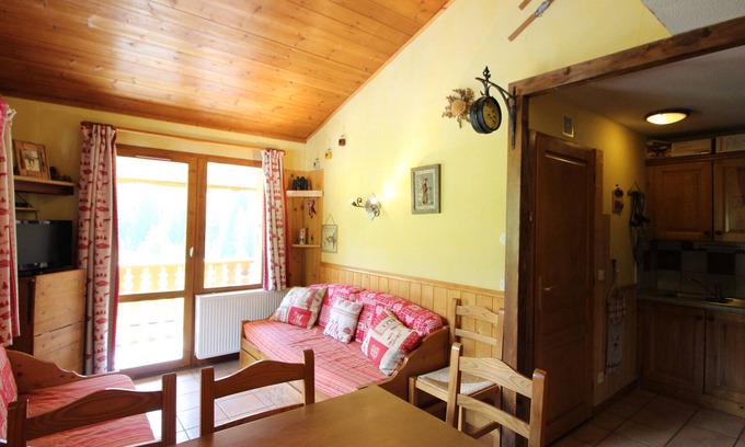 Lanslevillard Apartment | Charming Apartment for 6 Near Val Cenis Slopes with Balcony and Free WiFi