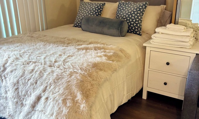 Santa Ana Heights Apartment | Charming apartment in enchanting Newport Beach with WiFi, fitness room