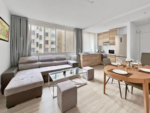 Passy Apartment | Charming Apartment 4P- Eiffel Tower Face