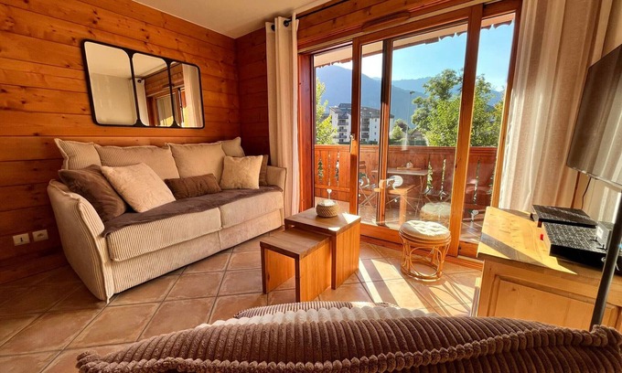 Samoens Apartment | Charming Apartment in Samoëns Center with Balcony and Mountain Decor