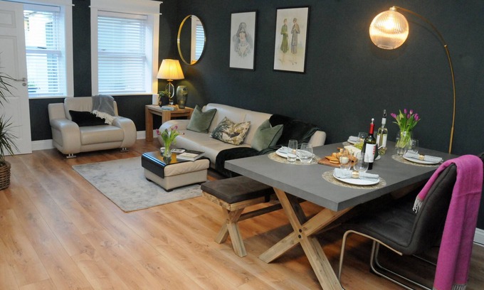 Bantry Apartment | Charming apartment in the centre of Bantry town with a shared courtyard.