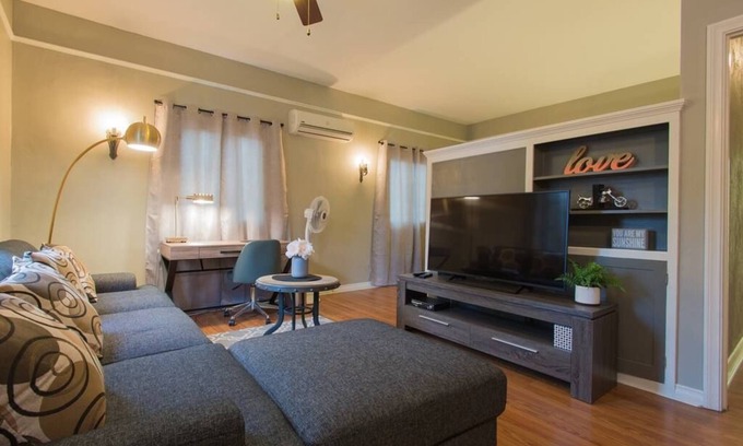 South Arroyo Apartment | Charming Apartment in the Central Pasadena