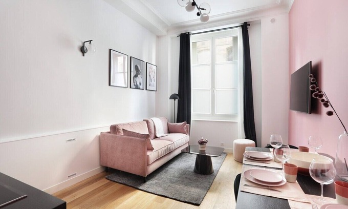 Paris City Center Apartment | Charming apartment Louvre Museum/Concorden
