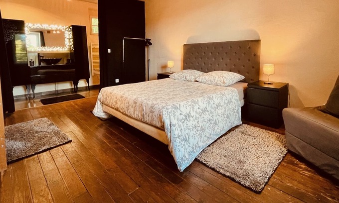 Thiveral-Grignon Apartment | Charming apartment - Plaisir / Plaine de Versailles (ideal Pro)