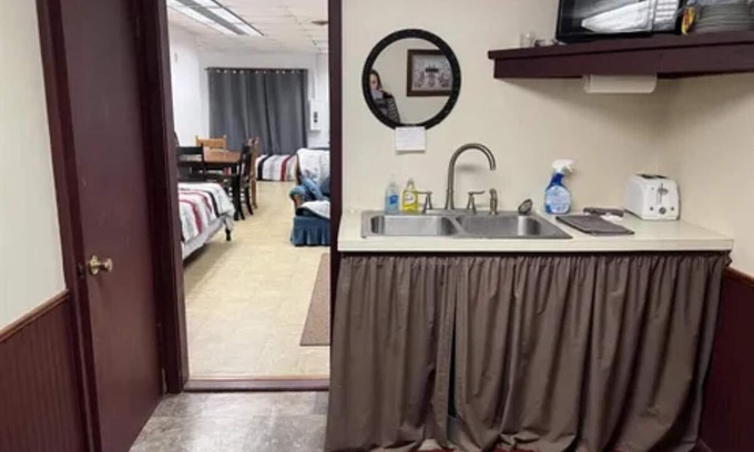 Ipava Apartment | Charming apartment that sleeps 6 in superb Ipava