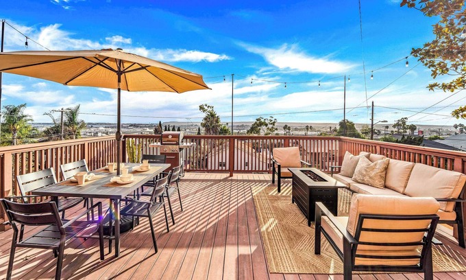 Middletown Apartment | Charming Apt | Stunning DT & Bay Views