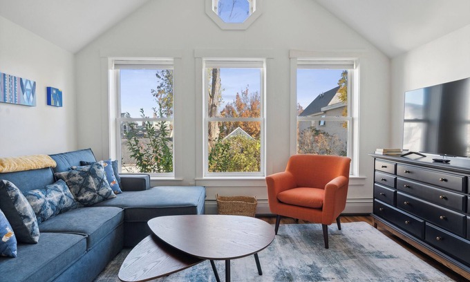 Munjoy Hill Apartment | Charming artistry 1-bedroom retreat in gorgeous Portland, Maine