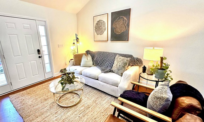 Atlanta House | Charming Atlanta 3-bedroom house - close to Mercedes Benz & ATL Airport