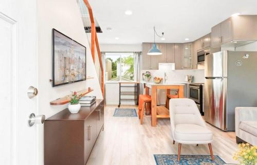 Trinidad Bed & Breakfast | Charming B&B Mezzanine with Free Parking!