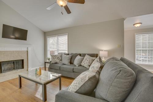 Mid City South Apartment | Charming Baton Rouge Retreat with Community Pool!