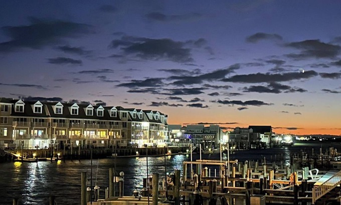 Atlantic City House | Charming Bayfront 2-bedroom townhome in Atlantic City with AMAZING VIEWS!