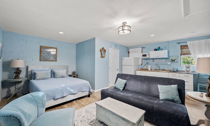 Naples Park House | Charming Beach Bungalow