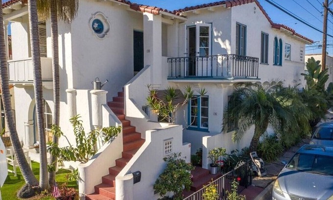 Belmont Shore House | Charming Beach Getaway/Next to Beach & 2nd Street/Lower Unit
