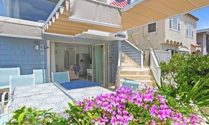 South Mission Beach House | Charming beach house steps from the beach