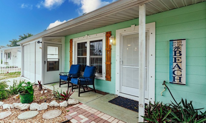 Venice House | Charming beach house Venice Island FL Close to downtown, beaches and bike trail.