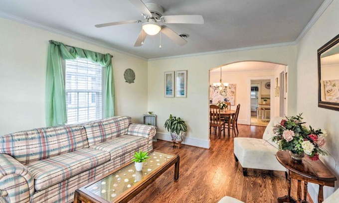 Morehead City House | Charming Beaufort Getaway Walk to the Waterfront!