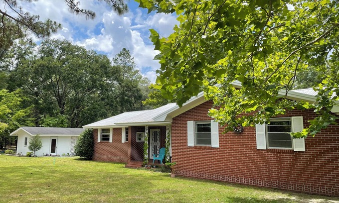 Tallahassee House | Charming Bed & Breakfast 3 bedrooms fully furnished WiFi in Terrific Tallahassee