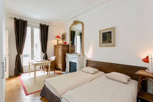 Auteuil House | Charming bedroom