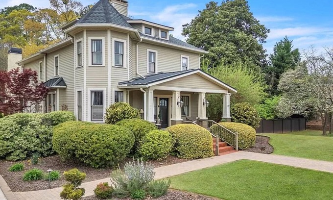 Woodstock House | Charming, Beloved Retreat Steps away from Historic Downtown Woodstock!3BD w/Pool