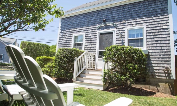 Brant Point House | Charming Brant Point 3 bedroom cottage with style