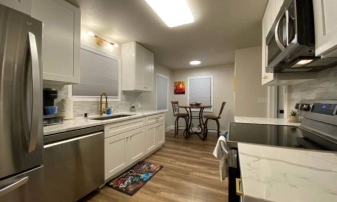 Logan House | 🌳Charming Brick Home 🌳 with bonus space & fenced yard for pets