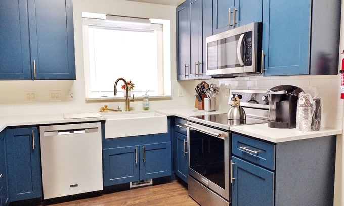 Graham House | Charming Brickwood Ranch - 3-Bedroom House - 5 minutes from Downtown Graham