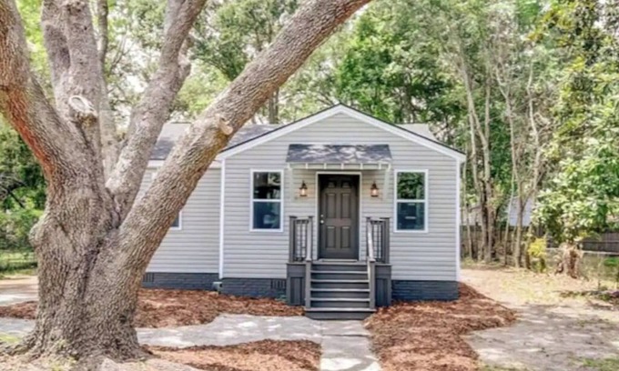 North Charleston House | Charming, bright, modern home near Park Circle 🏡