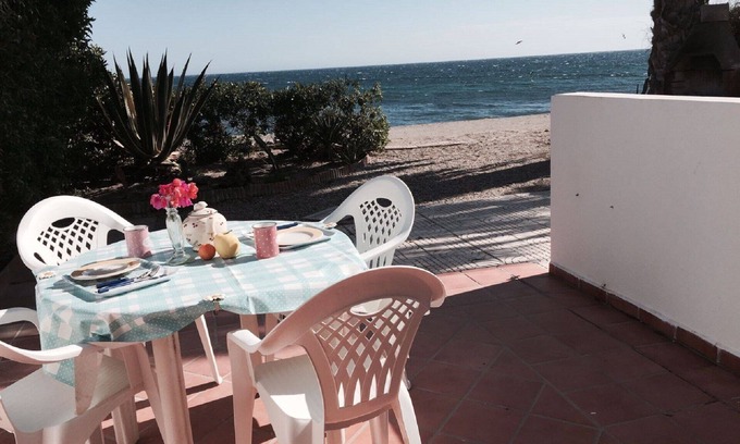 Roquetas de Mar House | Charming bungalow located on the edge of the beach
