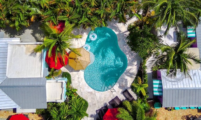 West Palm Beach House | Charming Bungalow w/Heated Pool & BBQ
