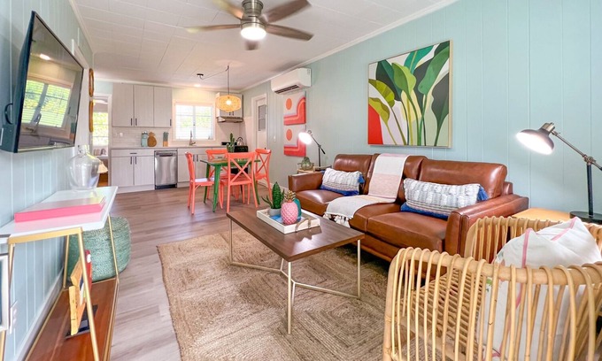 Sarasota Cottage | Charming Bungalow | Close to Beach | 2 Beds