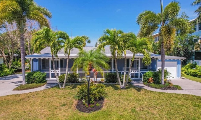Sarasota House | Charming Bungalow | Close to Beach | 2 Beds