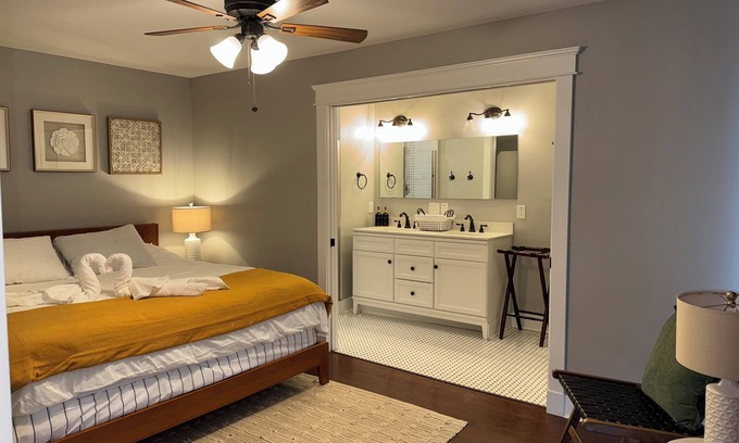 Tampa House | Charming bungalow in Tampa with king suite/WiFi/Walking distance to Stadium
