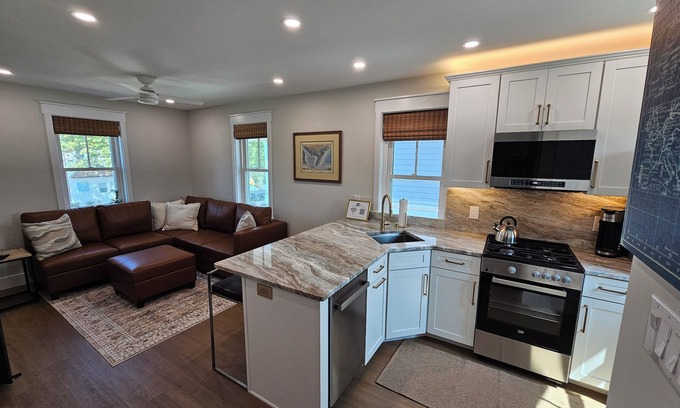 North End House | Charming bungalow in serene north Ocean City neighborhood. 6min walk to beach.