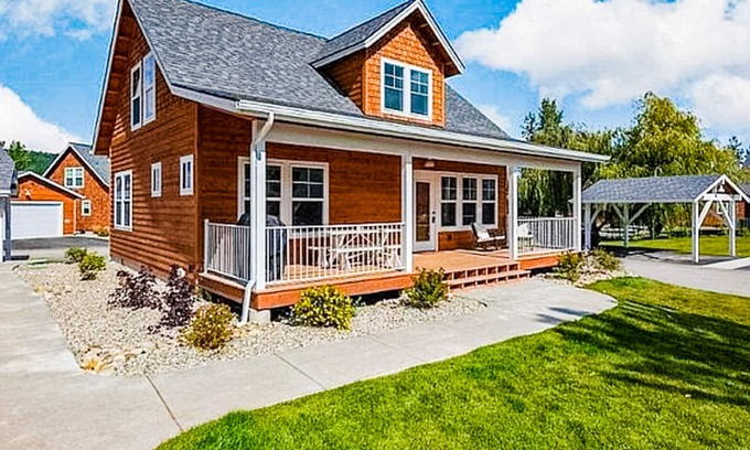 Dover Bay House | Charming bungalow near the lake with fireplace, central AC, & washer/dryer