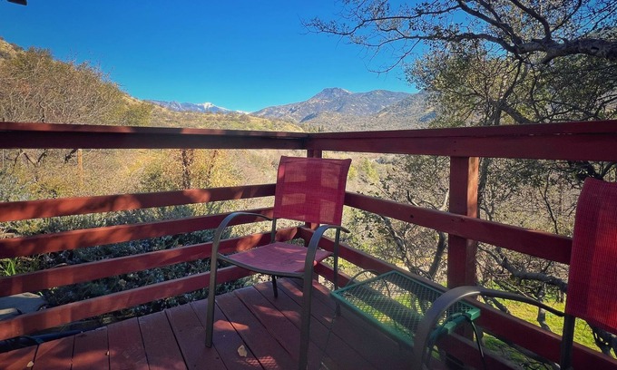 Three Rivers House | Charming bungalow with an Amazing view of Sequoia National Park in Three Rivers.