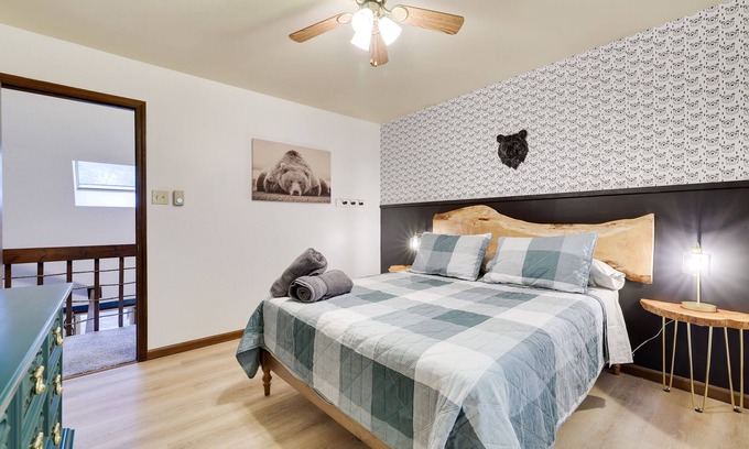 Jim Thorpe Cabin | Charming Cabin, Lake, Pool, Playground Access, 10 Mins To Downtown Jim Thorpe!