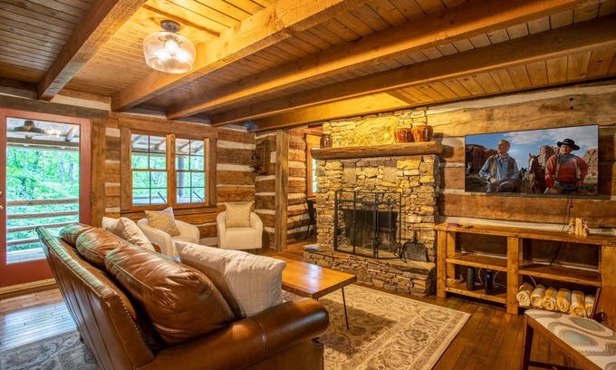 Boone Cabin | Charming Cabin Near Blue Ridge Mountains