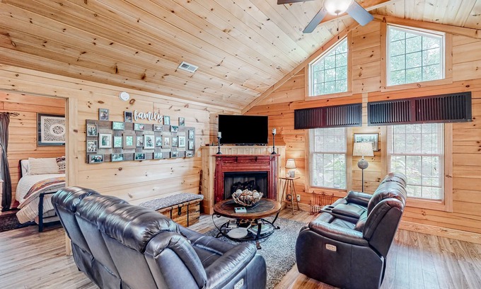 Lake Lure Cabin | Charming cabin near outdoor rec with a grill, screened porch, fireplace, & AC