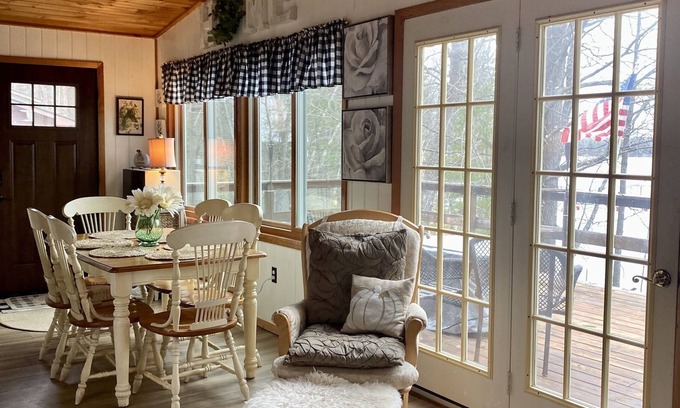Stone Lake Cabin | Charming cabin nestled along the picturesque shores of Whitefish Lake