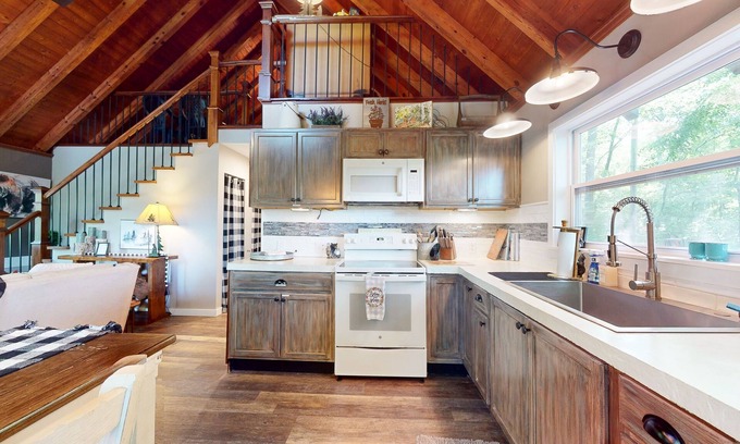 Franklin House | Charming Cabin's with Wood Burning Fireplaces and Mountain Views