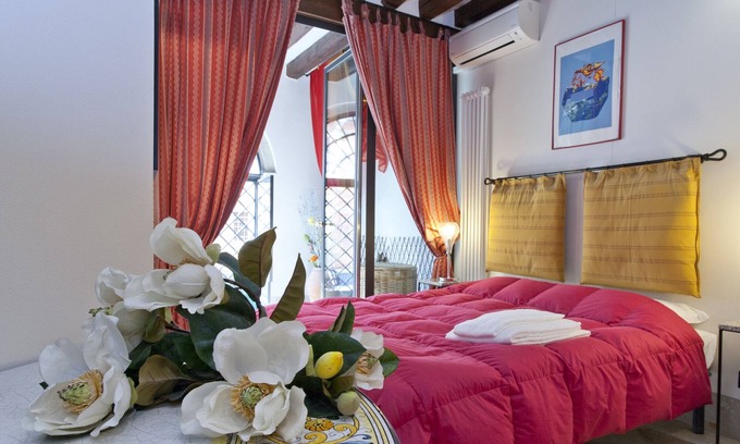 Dorsoduro Apartment | Charming canal view.