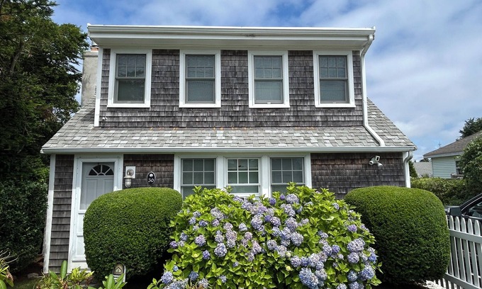 Mara Vista House | Charming Cape Cottage - 4 houses from Great Bay's sandy Beach!