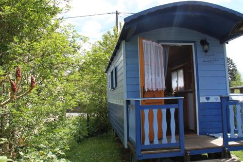 Hamois House | Charming Caravan Near Hamois with Garden