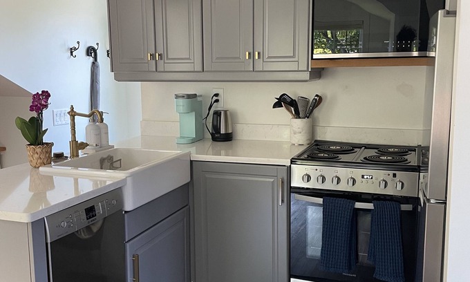 Atkins Park Apartment | Charming carriage house in heart of historic Atlanta