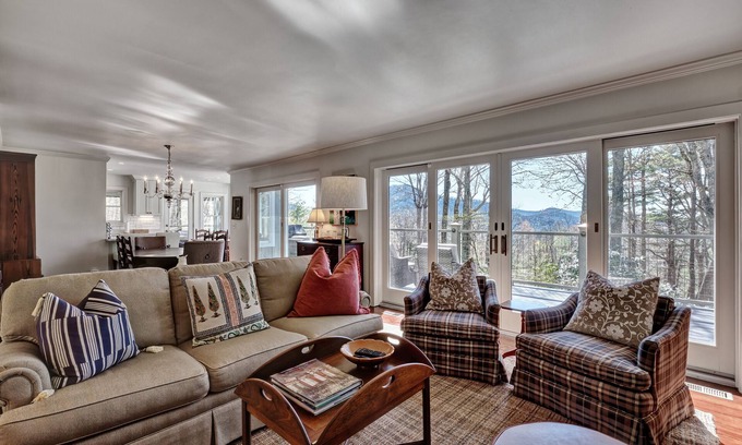 Cashiers House | Charming Cashiers Cottage with View of Chimney Rock Adjoining High Hampton