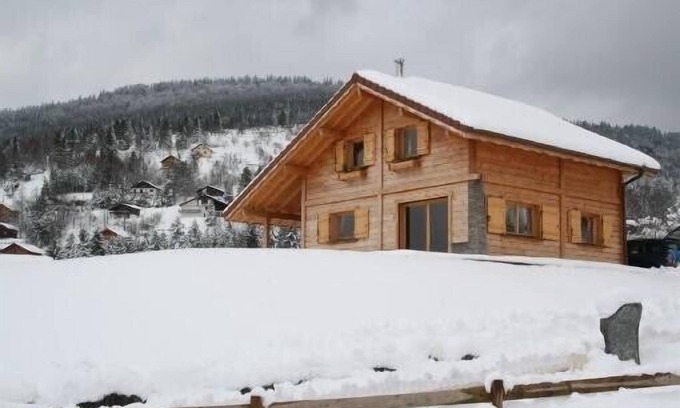 Ventron Ski Chalet | Charming chalet located on the edge of a lake with views of the ski slopes